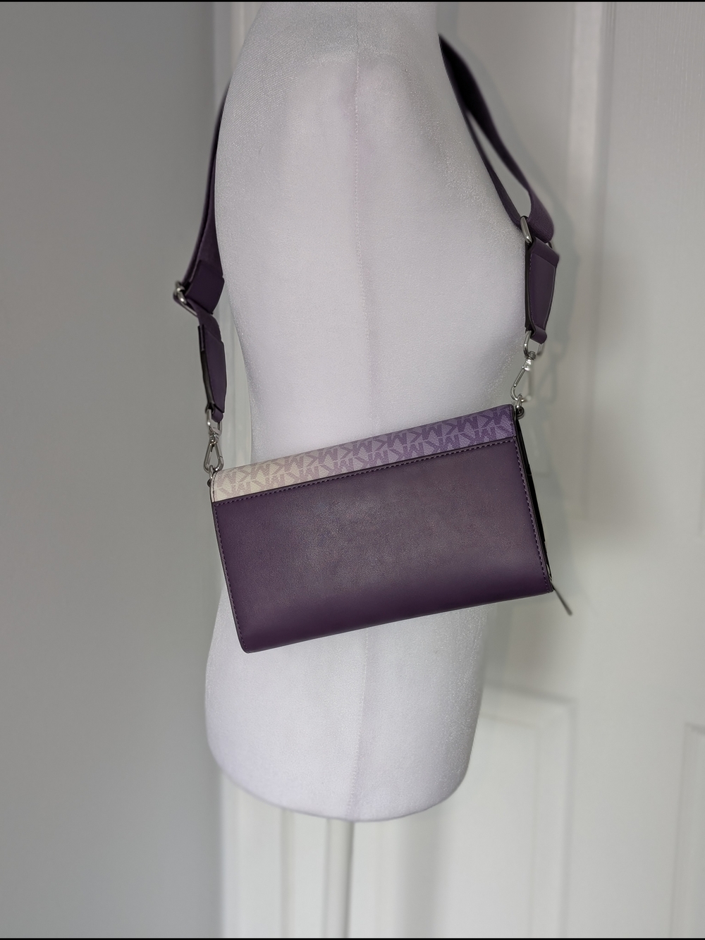 Michael Kors Jet Set Purple Signature Logo Crossbody Bag - Picture 4 of 10